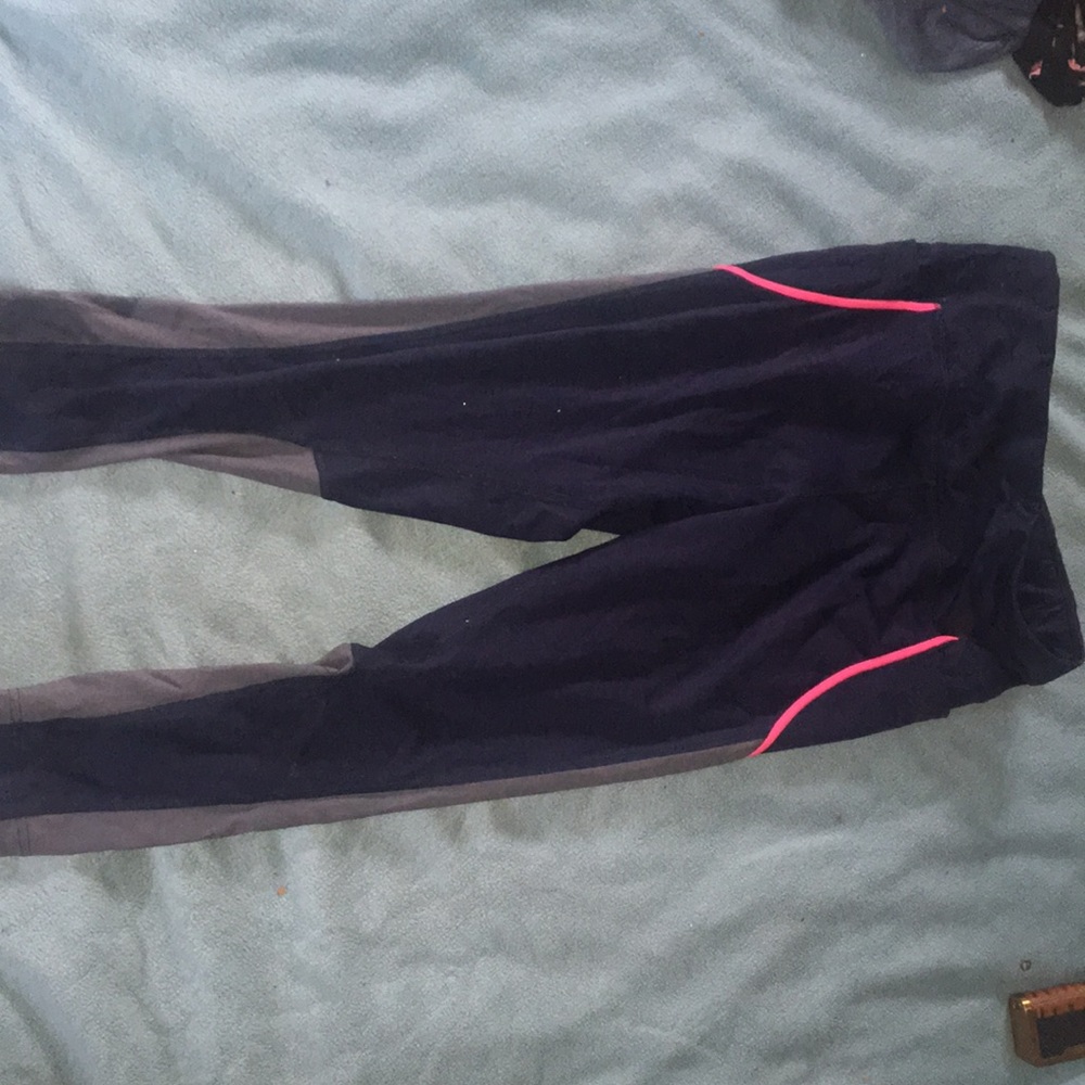 Blue, pink and gray leggings with pockets